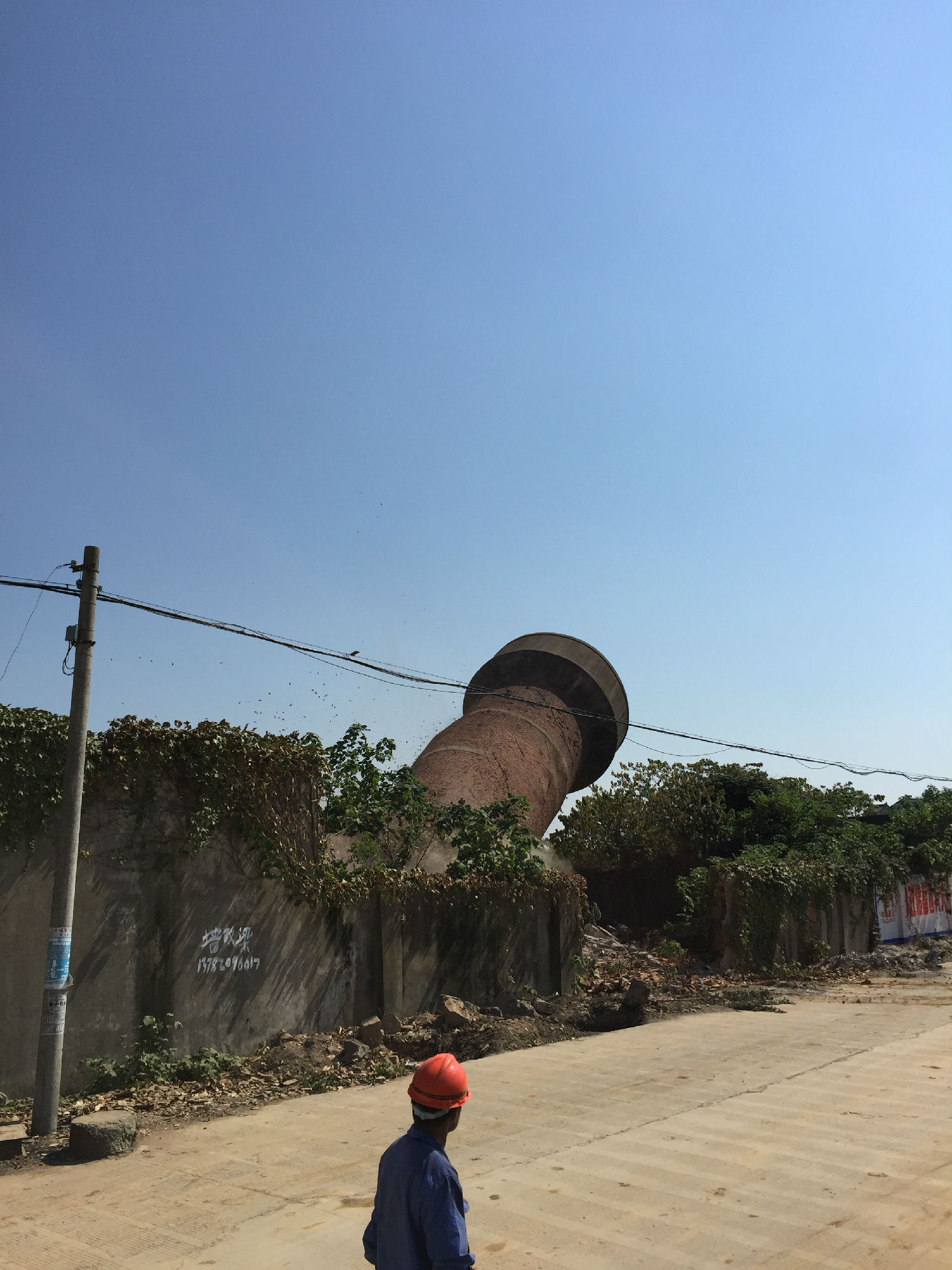 水塔定向拆除.JPG